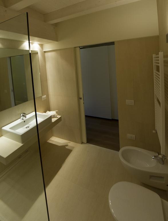 La Casa Del Porto Lejlighed Lovere Værelse billede