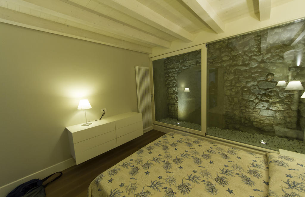 La Casa Del Porto Lejlighed Lovere Værelse billede